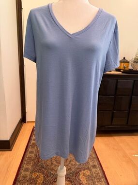 Old Navy Light Blue V-Neck Short Sleeve Tee